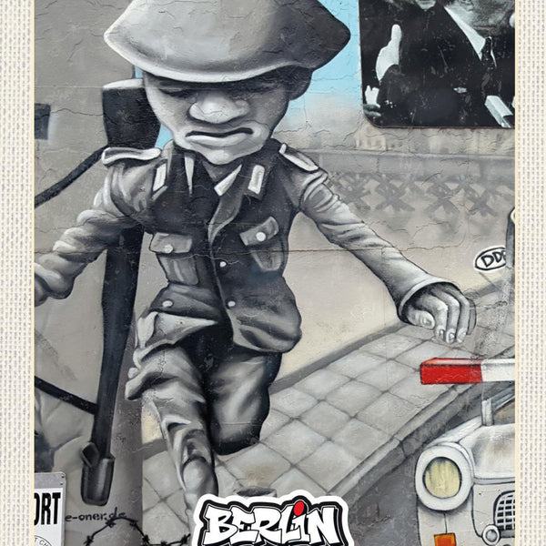 Schild Berlin Street Art Graffiti Trabi DDR Soldat 12x18 20x30 30x40 Blech/Holz