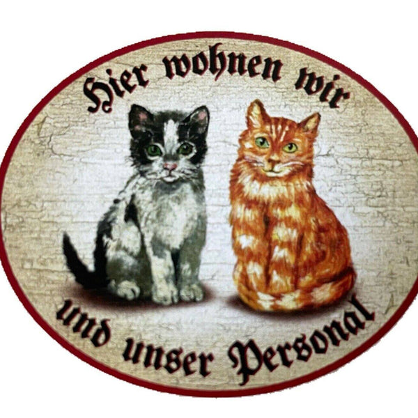 Kuk nostalgie holzschild "hier wohnen wir u.u. personal“ duo katze junges sw rot