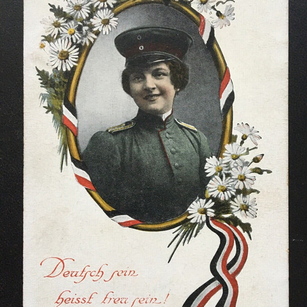 Deutsch sein - Porträt Frau - Uniform Soldaten Militär Krieg 400633 TH