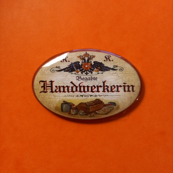Nostalgie KuK Flaschenöffner Magnet Begabte Handwerkerin