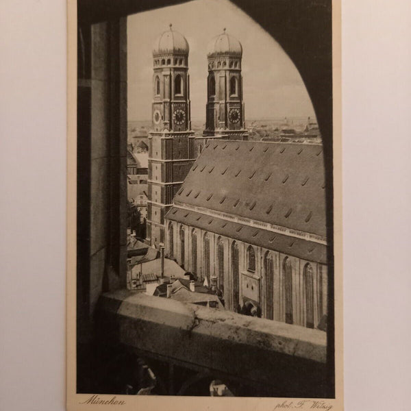 München Blick auf die Frauenkirche 688