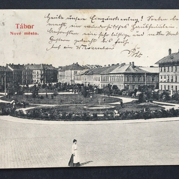 Tabor Nove Mesto Neue Stadt Park Brunnen Spaziergänger Frau Tschechien 400888 A