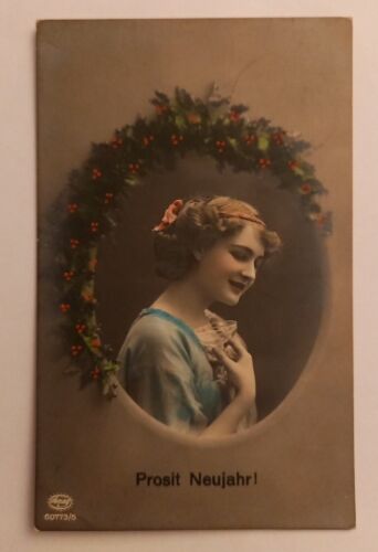 Künstlerkarte Prosit Neujahr Frau mit Glas 600606A gr D